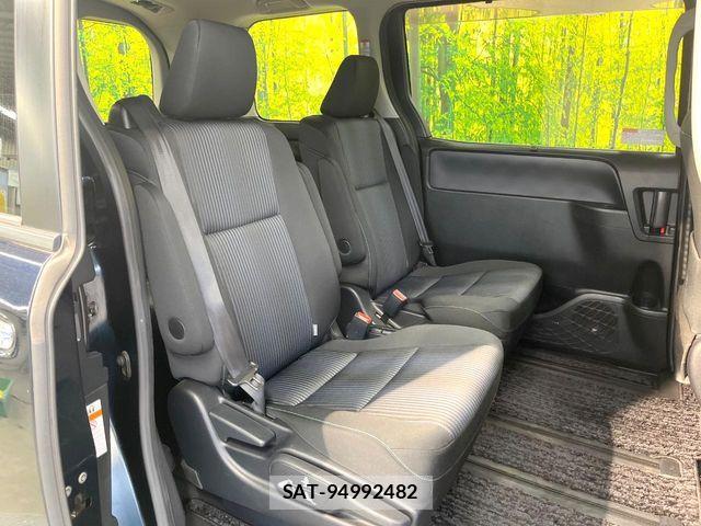 Toyota VOXY 2016-08 8317952-8