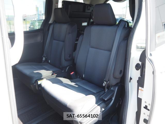 Toyota VOXY 2015-09 8338444-9