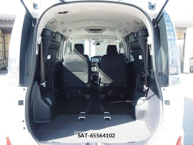 Toyota VOXY 2015-09 8338444-11