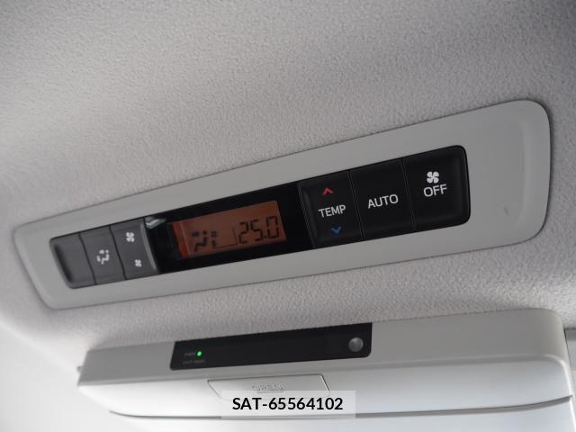 Toyota VOXY 2015-09 8338444-13