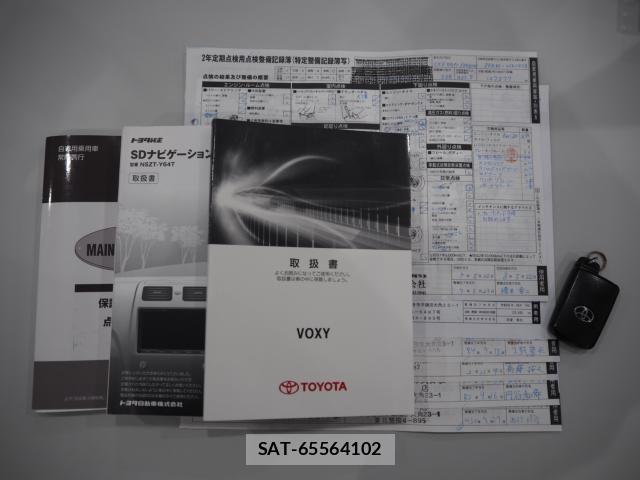 Toyota VOXY 2015-09 8338444-18