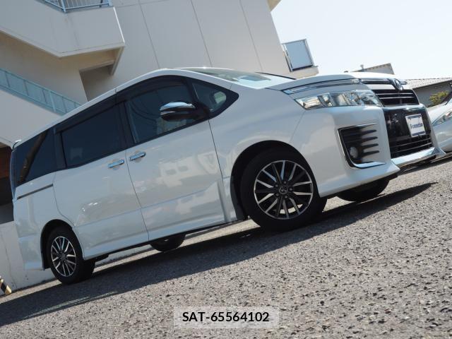 Toyota VOXY 2015-09 8338444-25