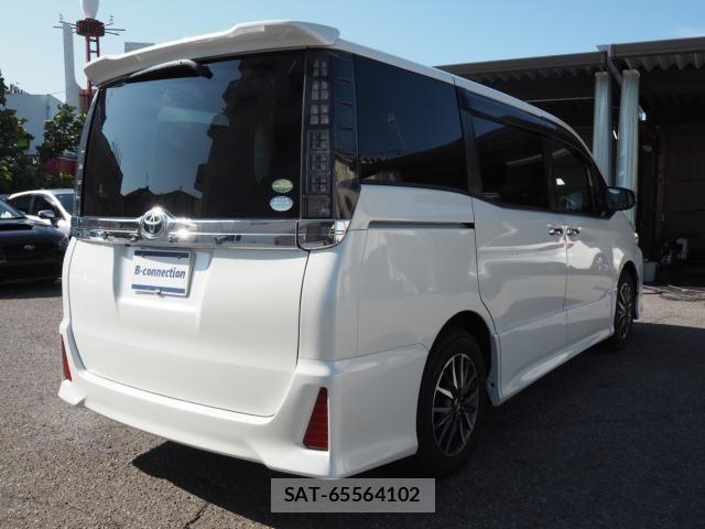 Toyota VOXY 2015-09 8338444-28