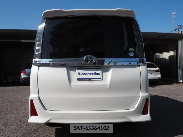 Toyota VOXY 2015-09 8338444-4