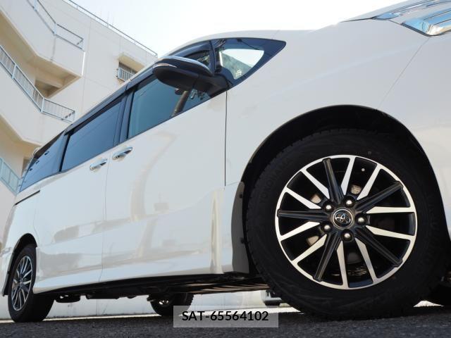Toyota VOXY 2015-09 8338444-6