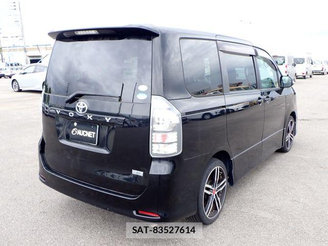 Toyota VOXY 2010-06 8338422-9