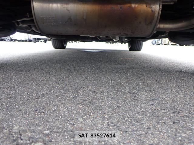 Toyota VOXY 2010-06 8338422-12