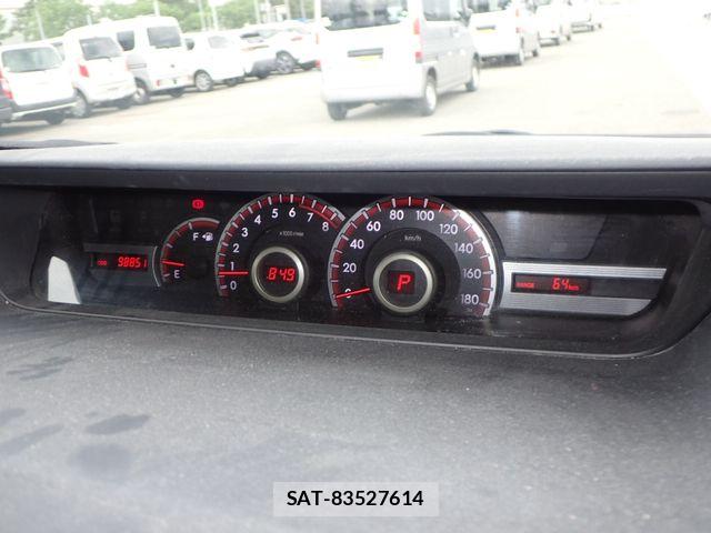 Toyota VOXY 2010-06 8338422-13