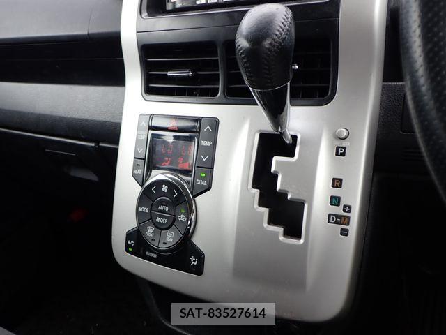Toyota VOXY 2010-06 8338422-16