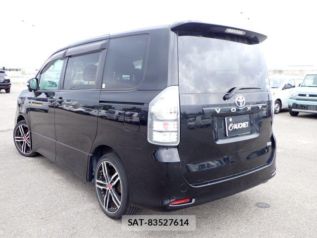 Toyota VOXY 2010-06 8338422-2