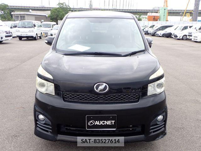 Toyota VOXY 2010-06 8338422-4