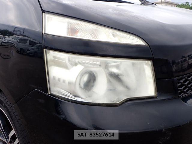 Toyota VOXY 2010-06 8338422-7