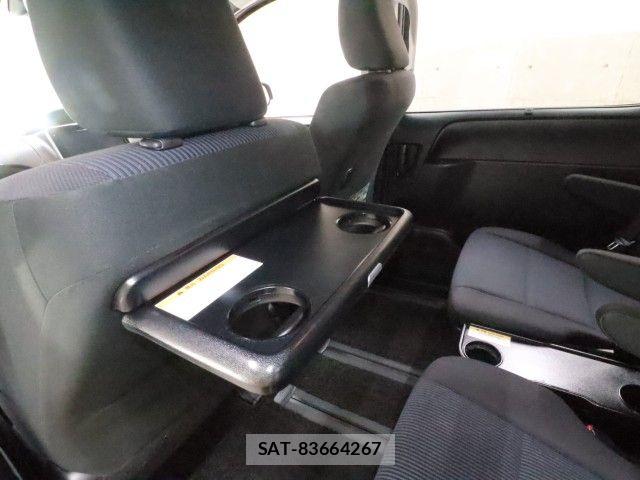 Toyota VOXY 2018-10 8338033-9