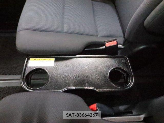 Toyota VOXY 2018-10 8338033-10
