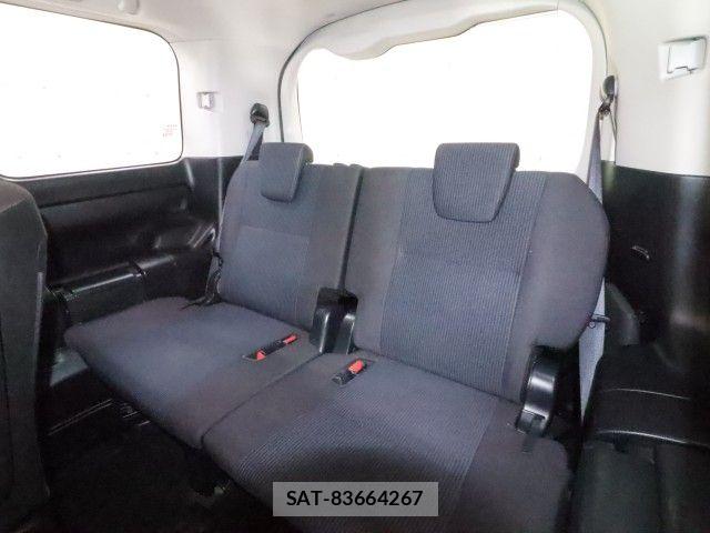 Toyota VOXY 2018-10 8338033-11