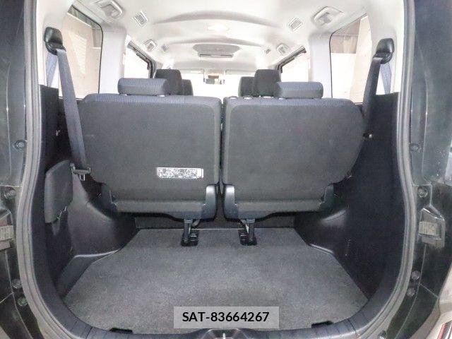 Toyota VOXY 2018-10 8338033-12