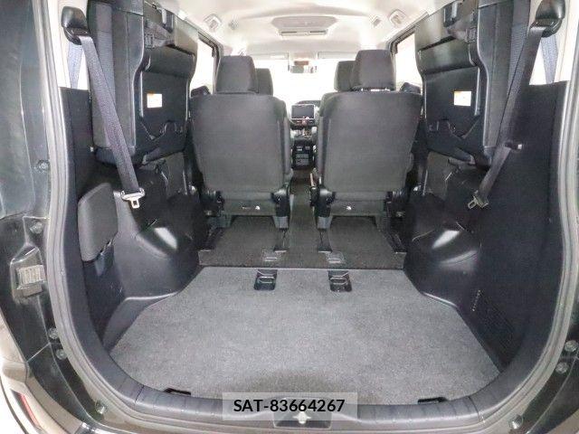 Toyota VOXY 2018-10 8338033-13