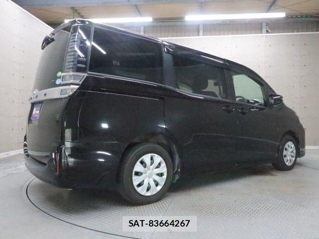 Toyota VOXY 2018-10 8338033-1