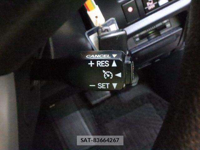 Toyota VOXY 2018-10 8338033-23