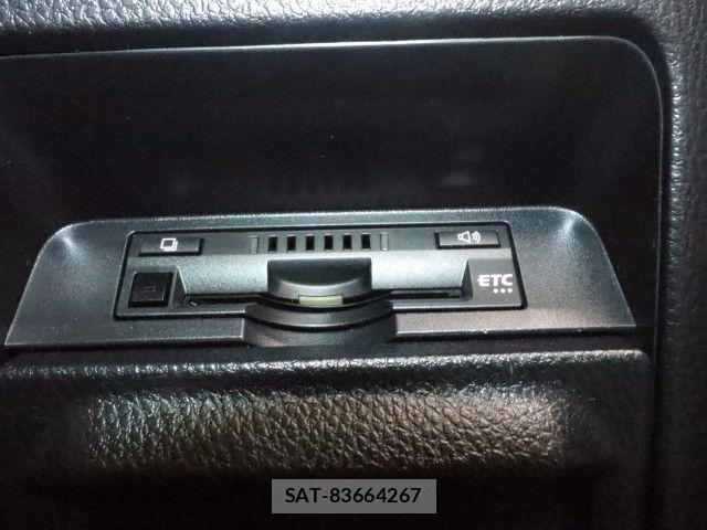 Toyota VOXY 2018-10 8338033-25