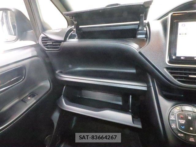 Toyota VOXY 2018-10 8338033-26