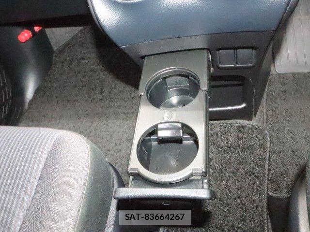 Toyota VOXY 2018-10 8338033-27