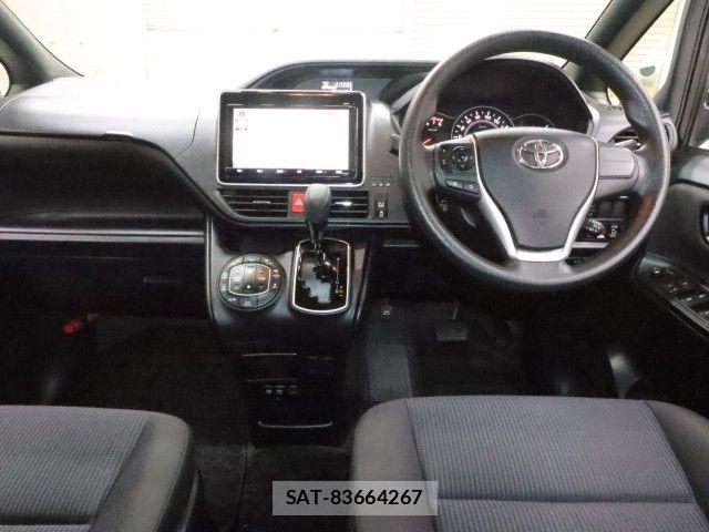 Toyota VOXY 2018-10 8338033-2
