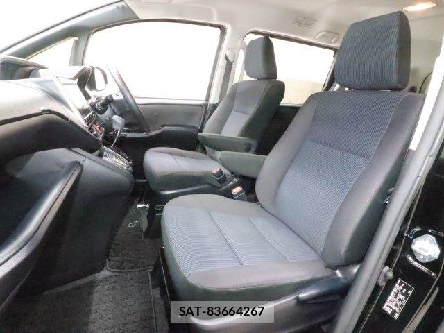Toyota VOXY 2018-10 8338033-7