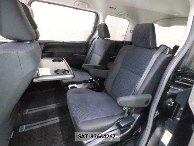 Toyota VOXY 2018-10 8338033-8