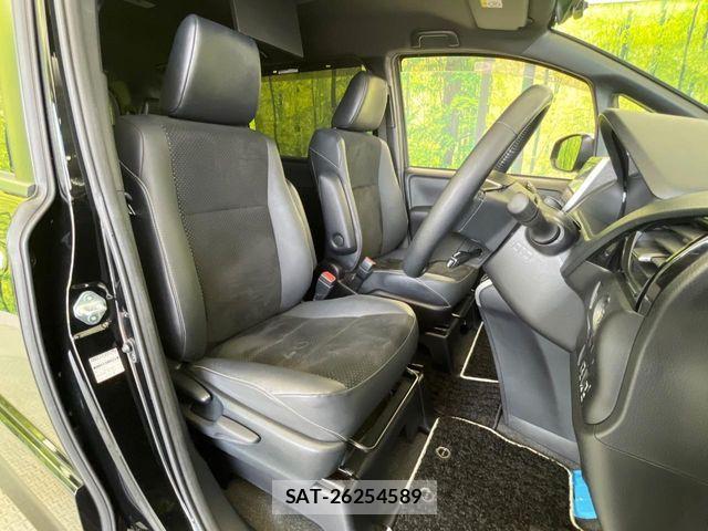 Toyota VOXY 2021-08 8338430-8