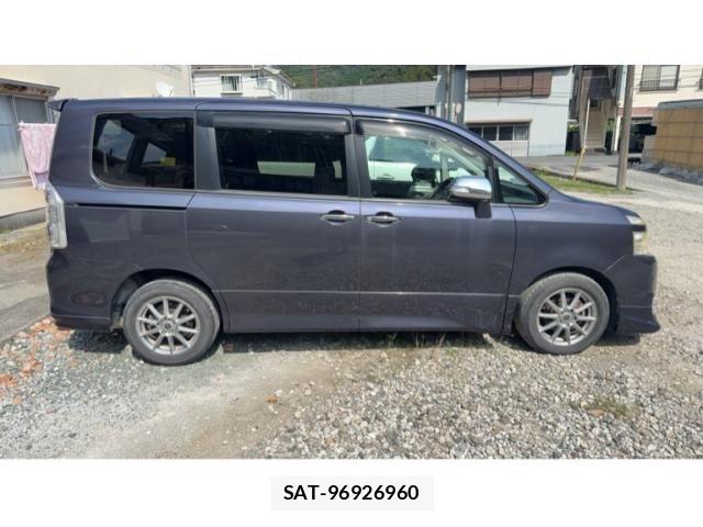 Toyota VOXY 2009-06 8338452-2