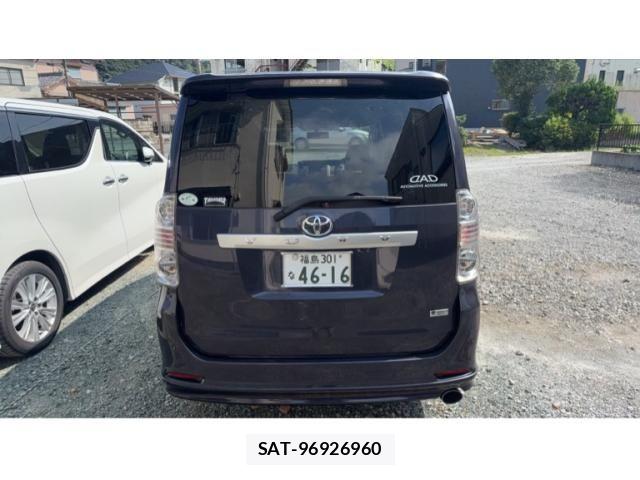 Toyota VOXY 2009-06 8338452-3