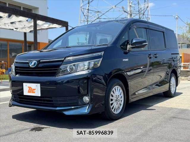 Toyota VOXY 2014-10 8338439-9