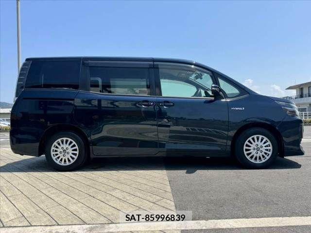 Toyota VOXY 2014-10 8338439-11