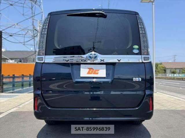 Toyota VOXY 2014-10 8338439-13