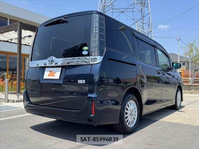 Toyota VOXY 2014-10 8338439-14