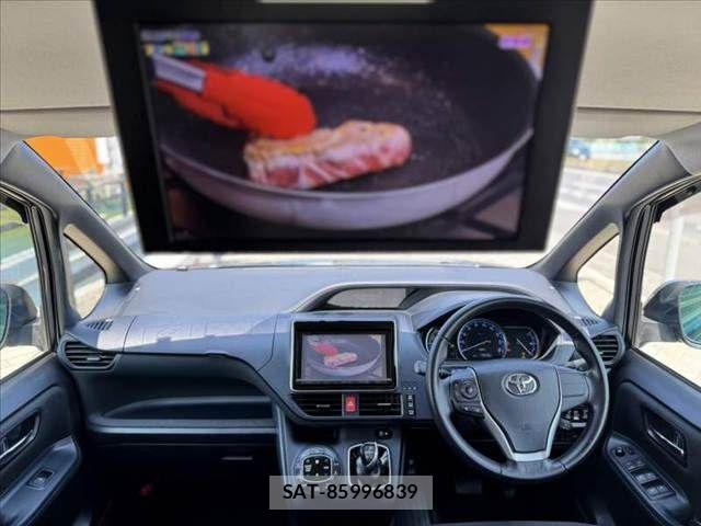 Toyota VOXY 2014-10 8338439-1