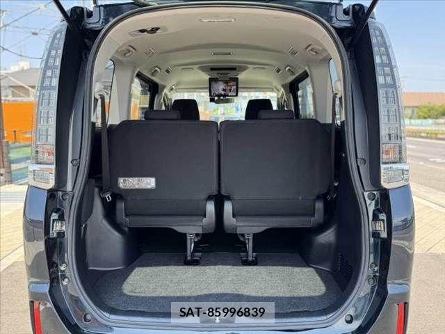 Toyota VOXY 2014-10 8338439-19