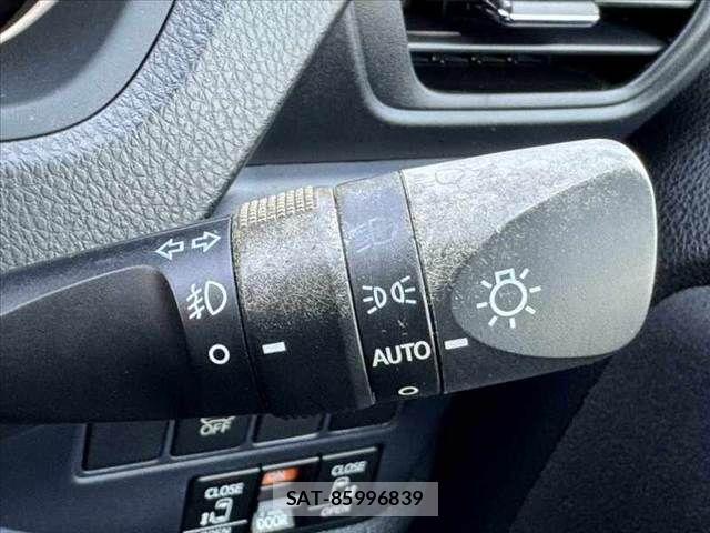 Toyota VOXY 2014-10 8338439-26
