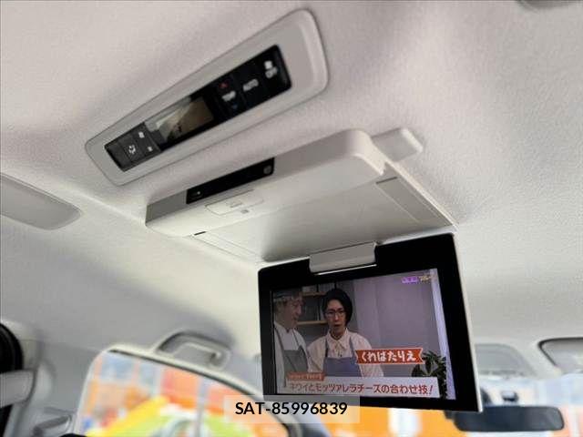 Toyota VOXY 2014-10 8338439-6