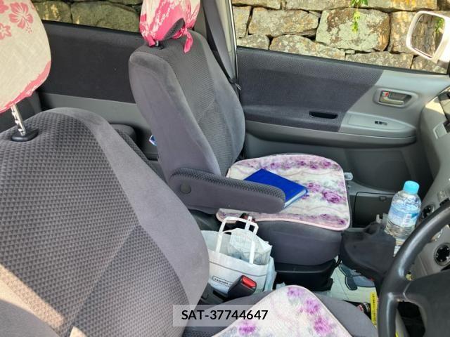 Toyota VOXY 2004-01 8337929-12