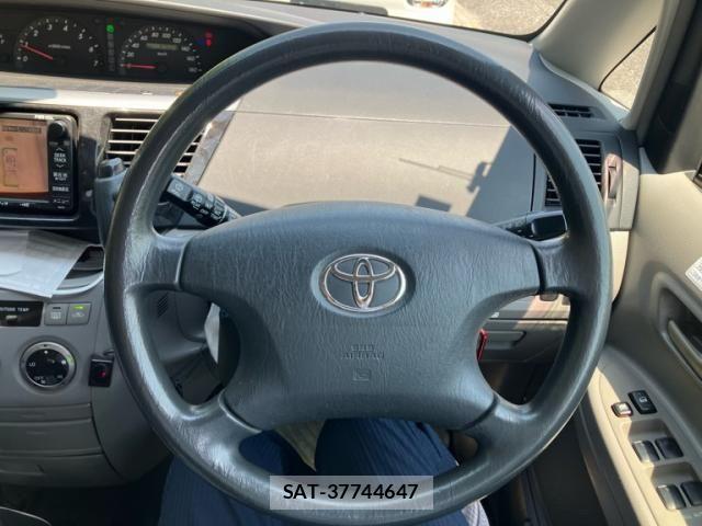 Toyota VOXY 2004-01 8337929-13