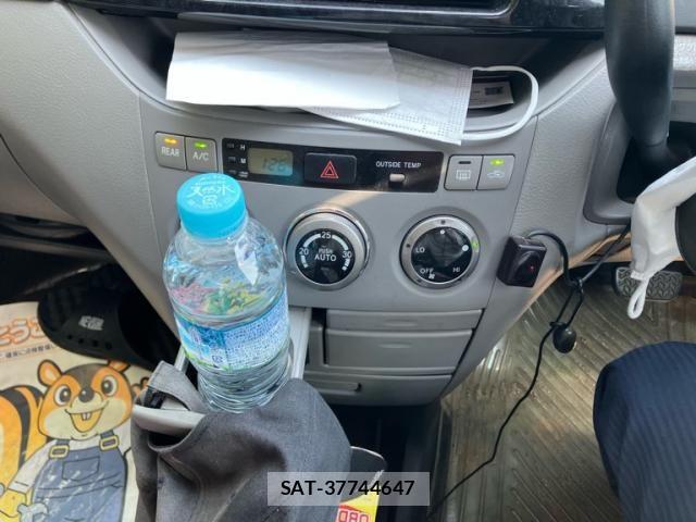 Toyota VOXY 2004-01 8337929-14