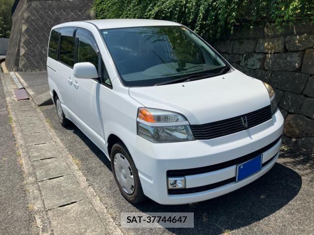 Toyota VOXY 2004-01 8337929-1