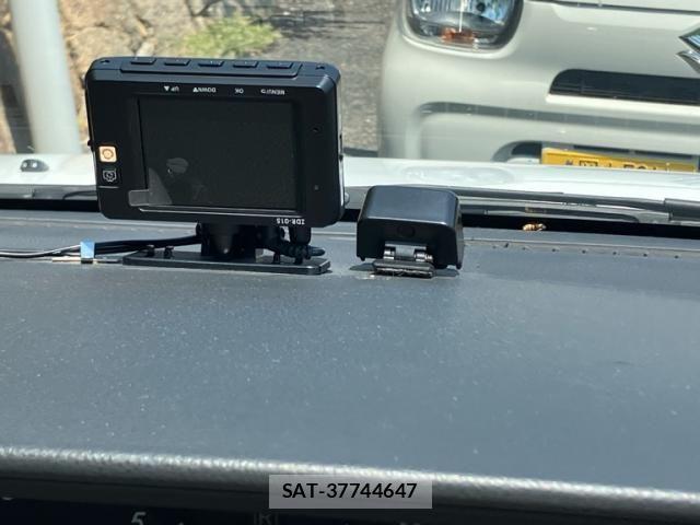 Toyota VOXY 2004-01 8337929-19