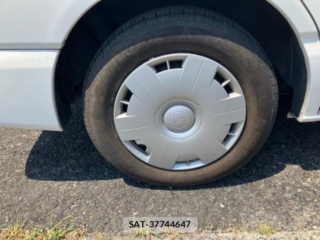 Toyota VOXY 2004-01 8337929-5