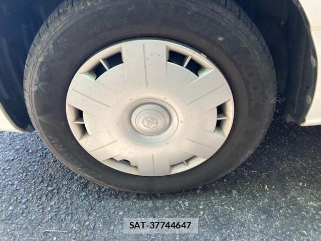 Toyota VOXY 2004-01 8337929-7