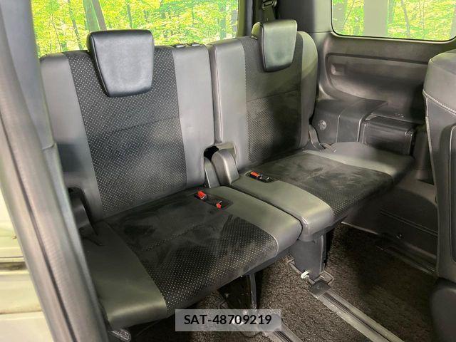 Toyota VOXY 2021-06 8338436-9
