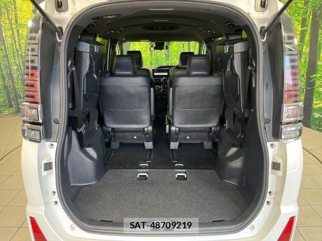 Toyota VOXY 2021-06 8338436-10