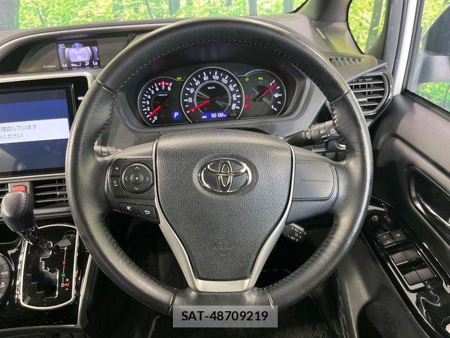 Toyota VOXY 2021-06 8338436-11